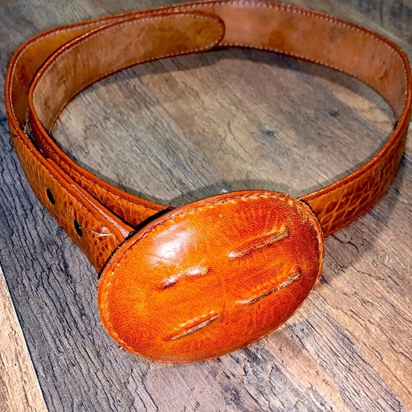 Vintage 70s 80s ‘Carl Colucci’ Brown Leather Cow Print Stud Buckle Belt